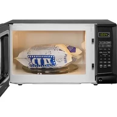 Insignia™ - 0.7 Cu. Ft. Compact Microwave - Black 8 Insignia™ - 0.7 Cu. Ft. Compact Microwave - Black - Image 6